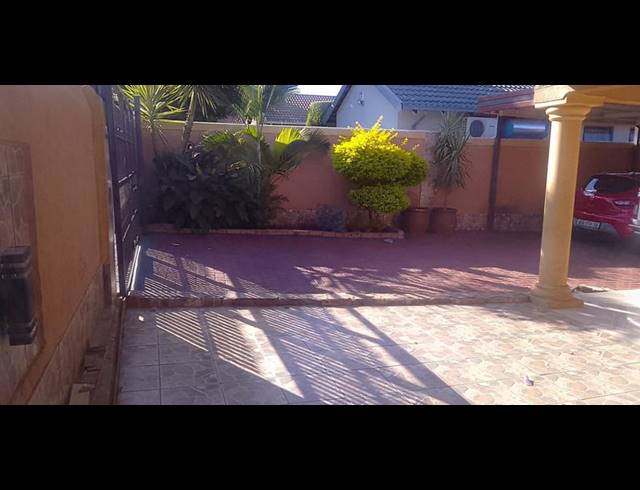 3 BEDROOM HOUSE FOR SALE IN TLHABANE